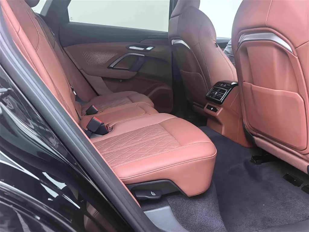 Audi Q5L 2025 — Şəkil 7/11