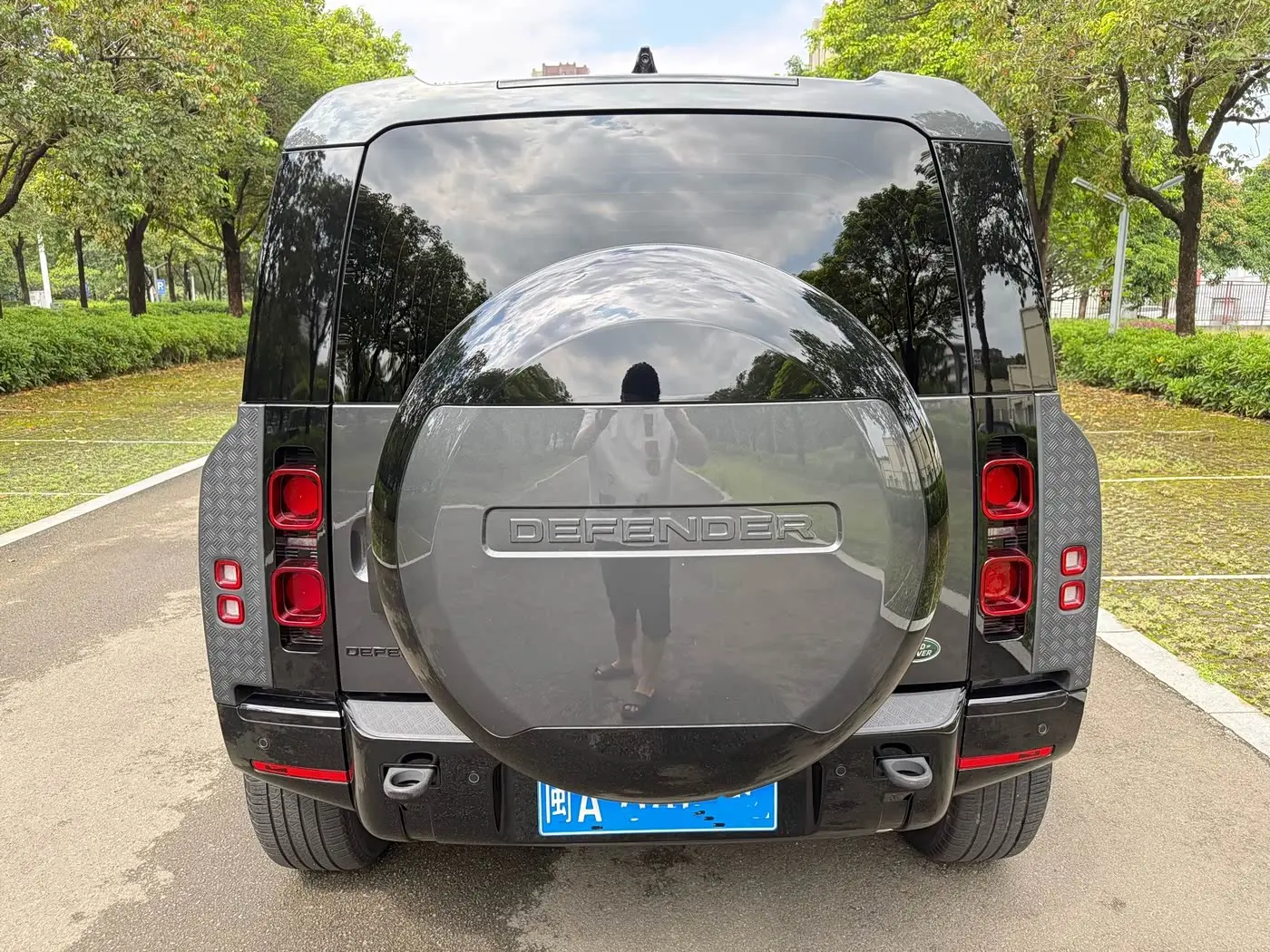 Land Rover Defender 2023 — Photo 5/18
