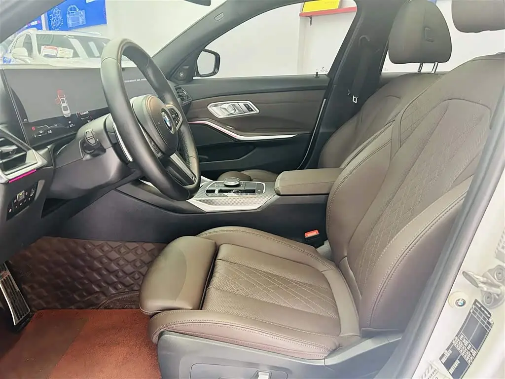 BMW 3 Series 2023 — Photo 19/20