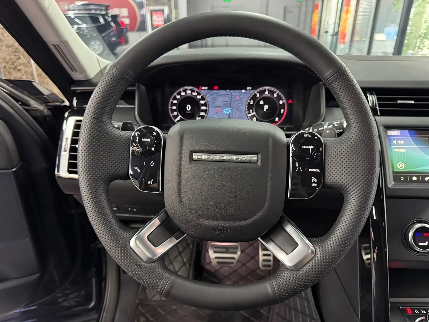 Land Rover Discovery 2020 — Photo 14/15