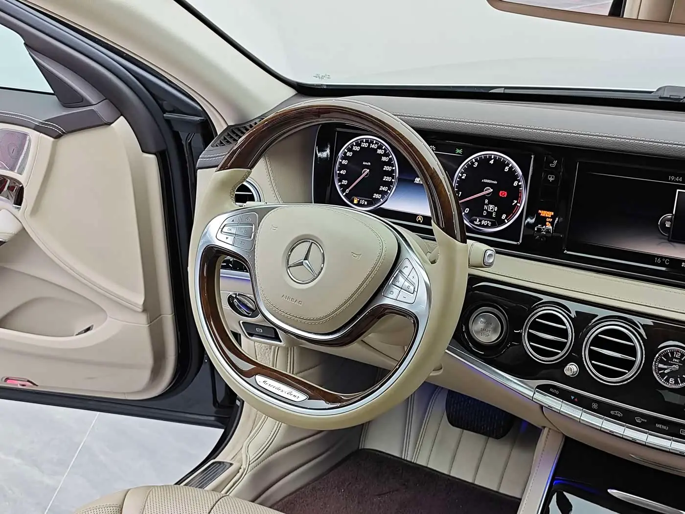 Mercedes-Benz Maybach S-Class 2015 — Photo 12/12