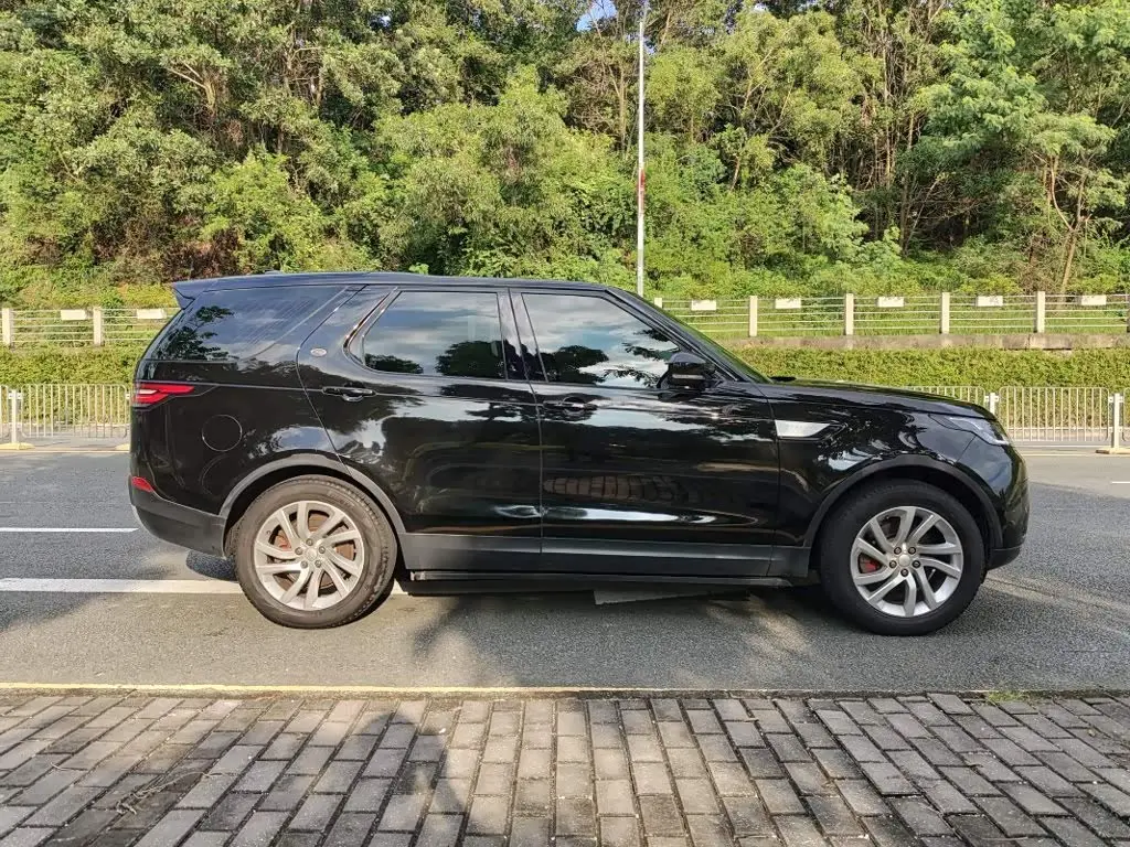 Land Rover Discovery 2017 — Photo 3/12