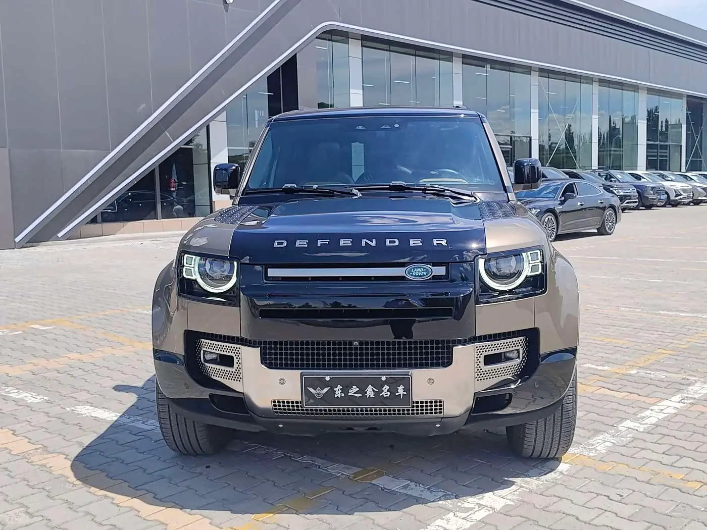 Land Rover Defender 2021 — Фото 2/11