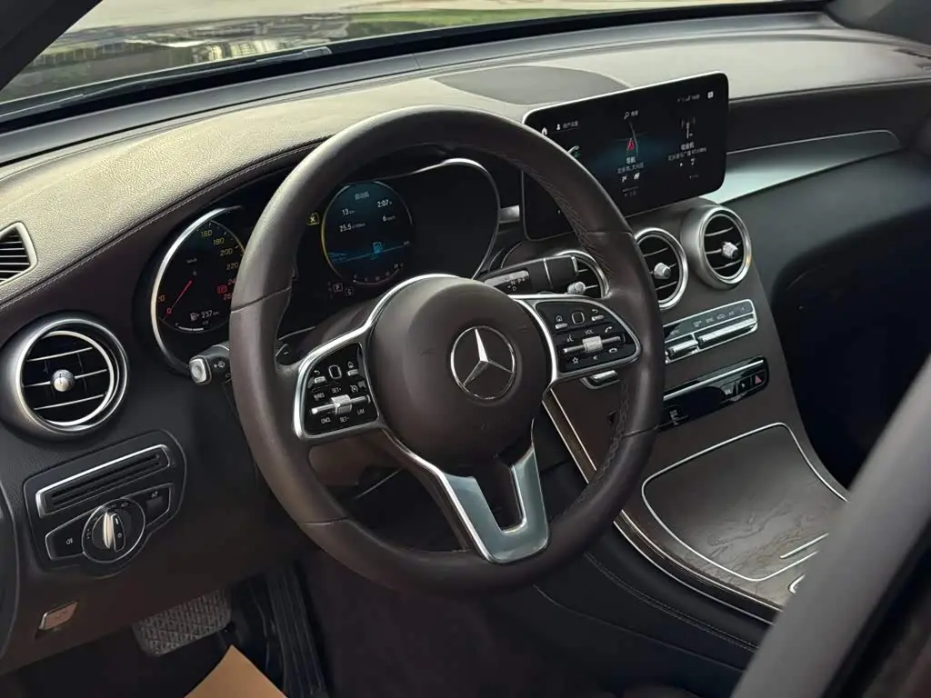 Mercedes-Benz GLC 2019 — Фото 18/20
