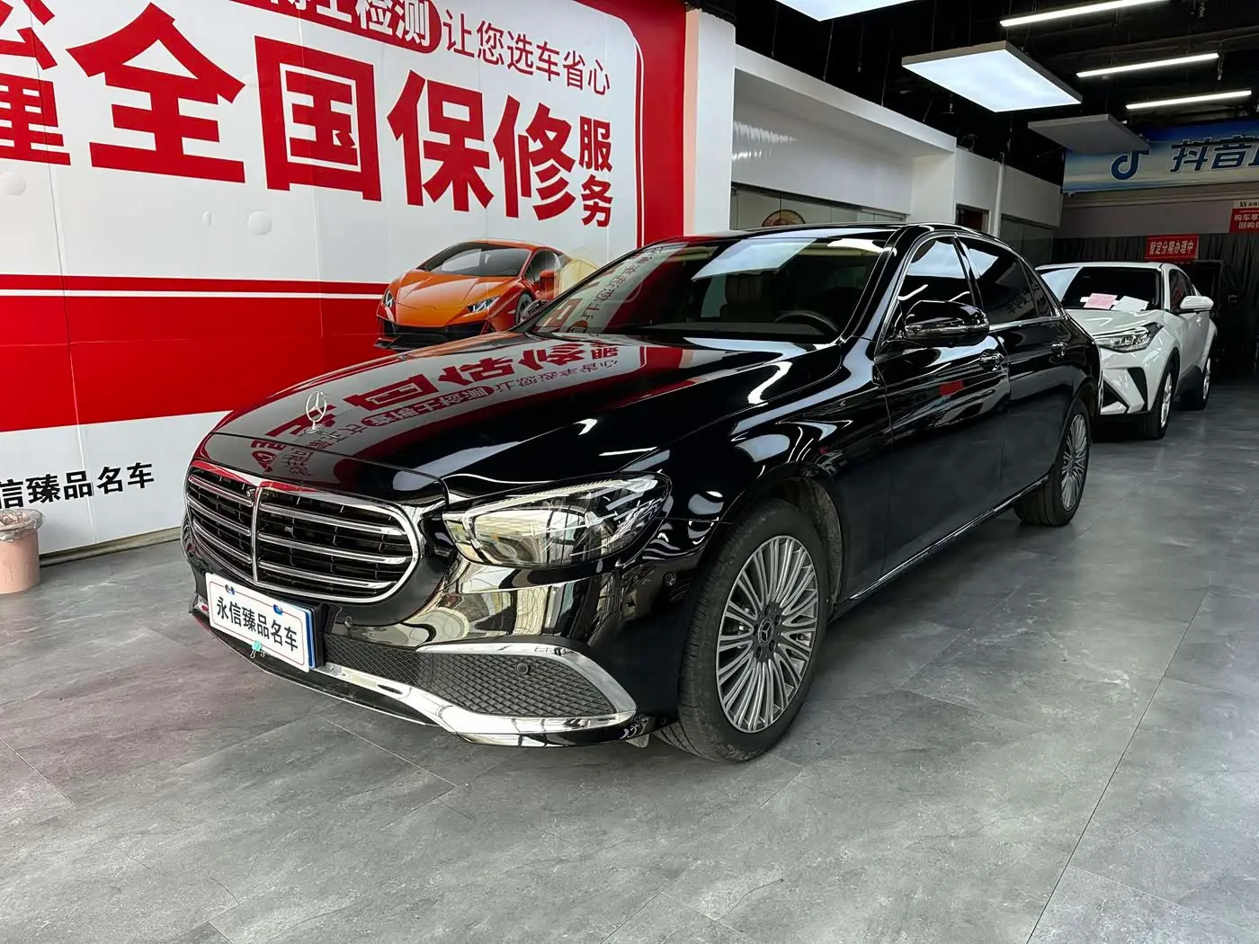 Mercedes-Benz E-Class 2024 — Photo 1/12