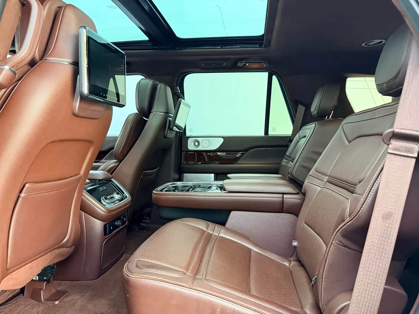 Lincoln Navigator 2018 — Şəkil 17/20