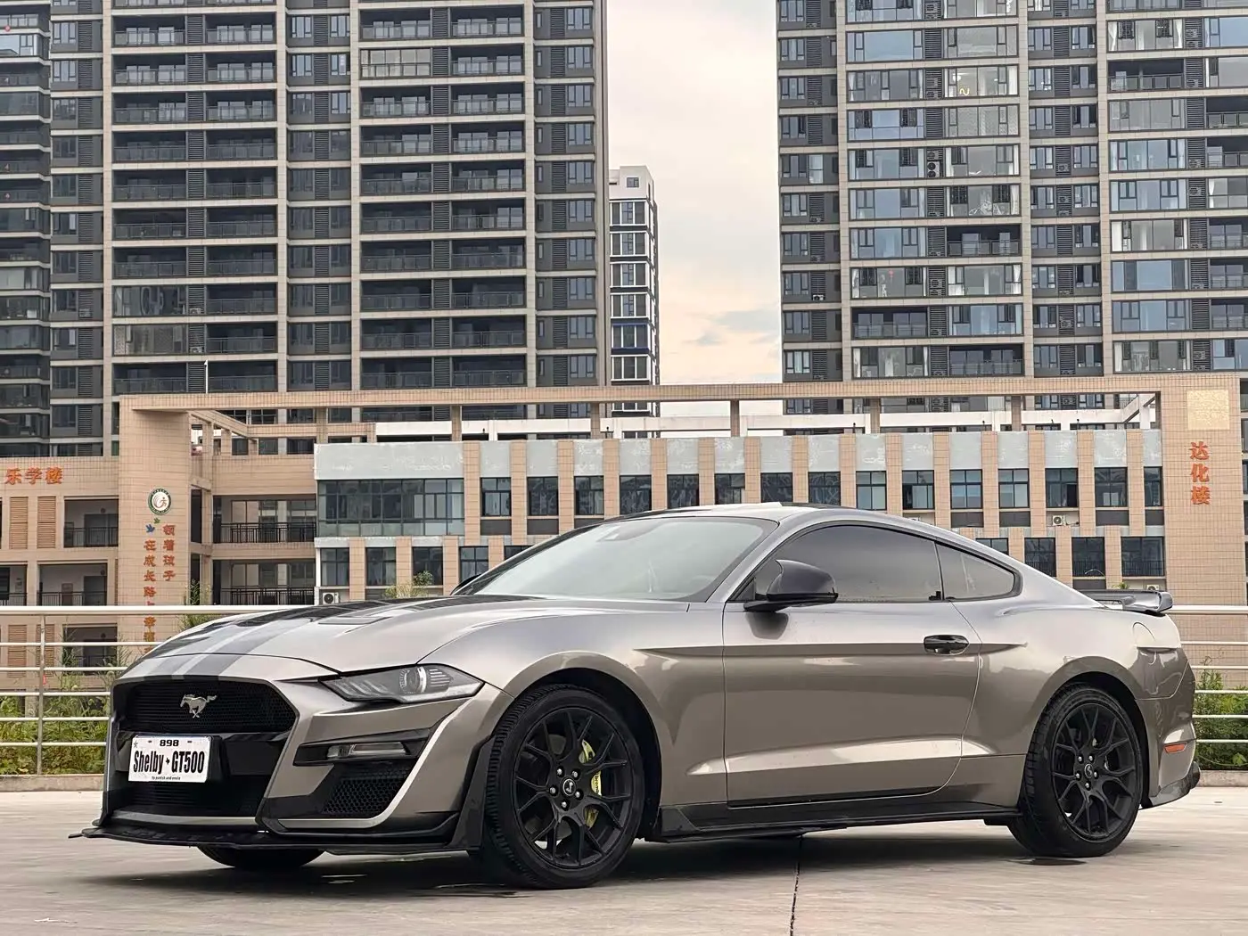 Ford Mustang 2018 — ფოტო 1/9