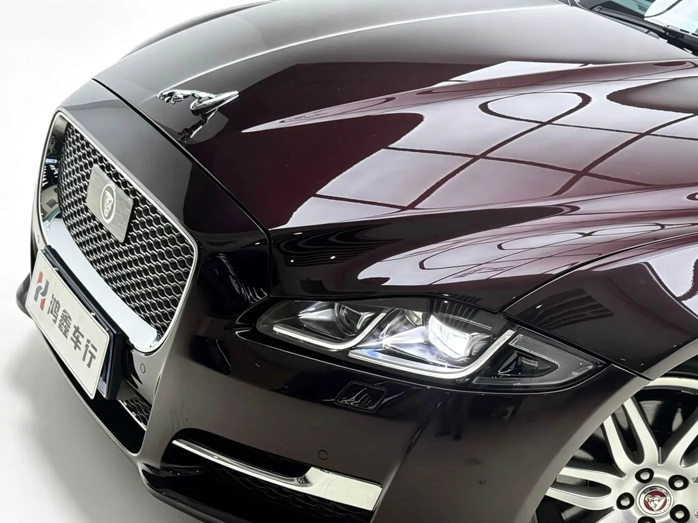 Jaguar XJ 2018 — Фото 6/17