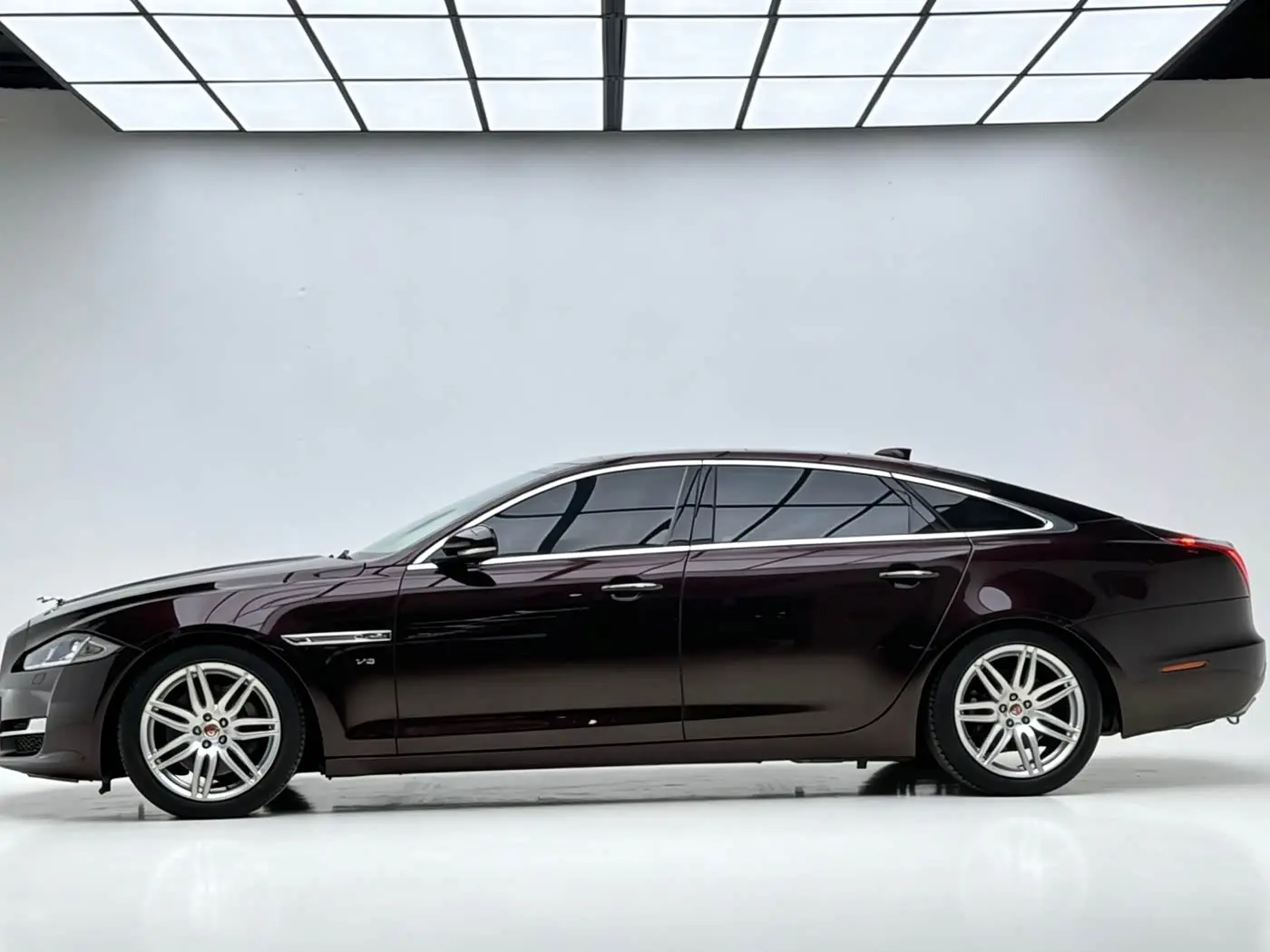 Jaguar XJ 2018 — Фото 3/17
