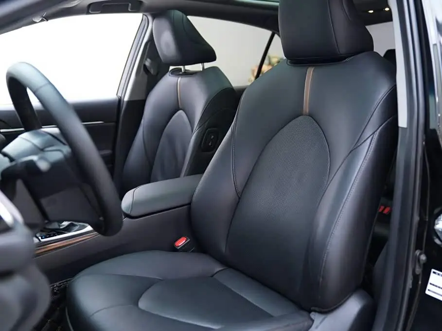 Toyota Camry 2019 — Photo 7/19