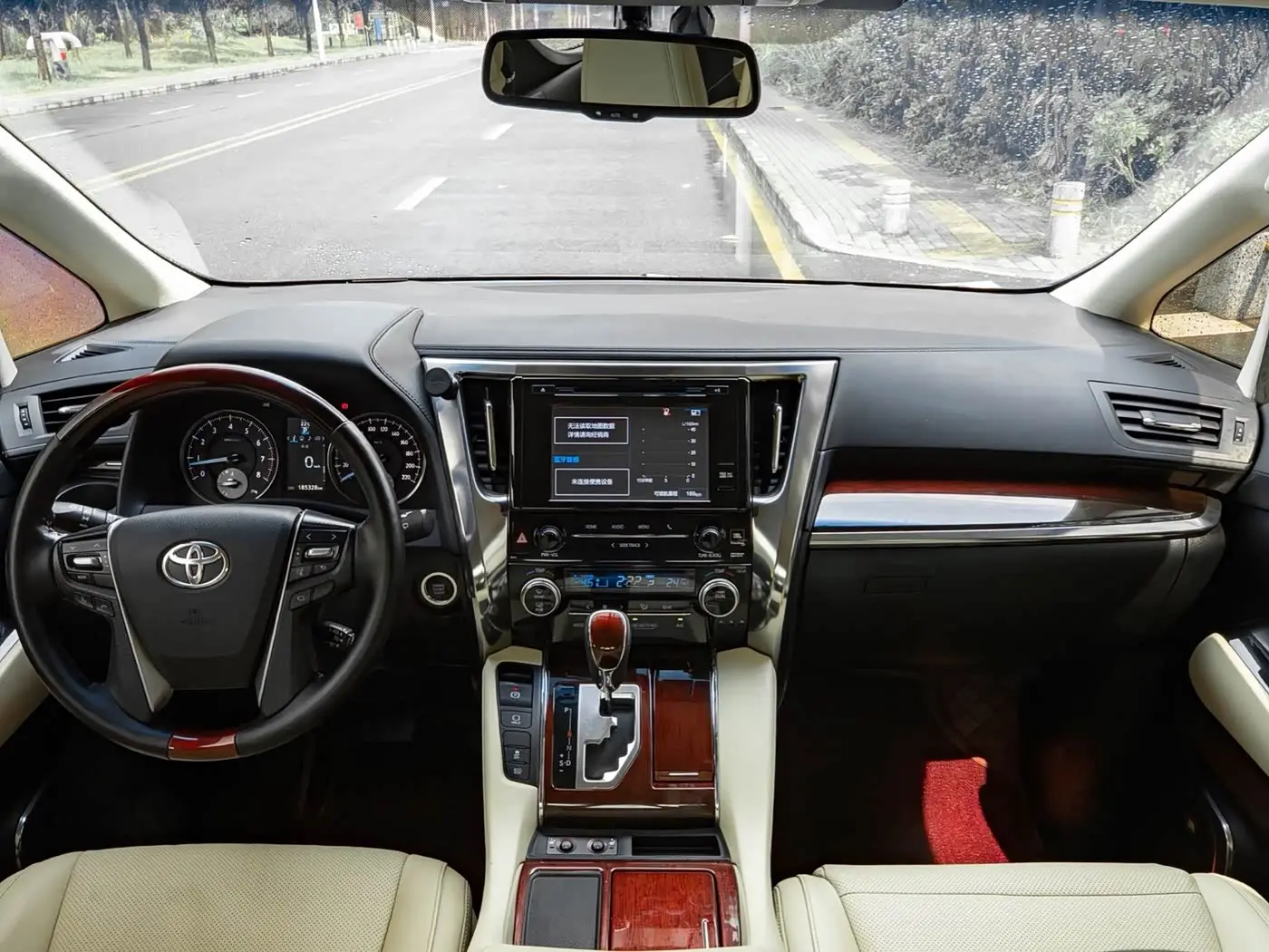 Toyota Alphard 2016 — Photo 9/18