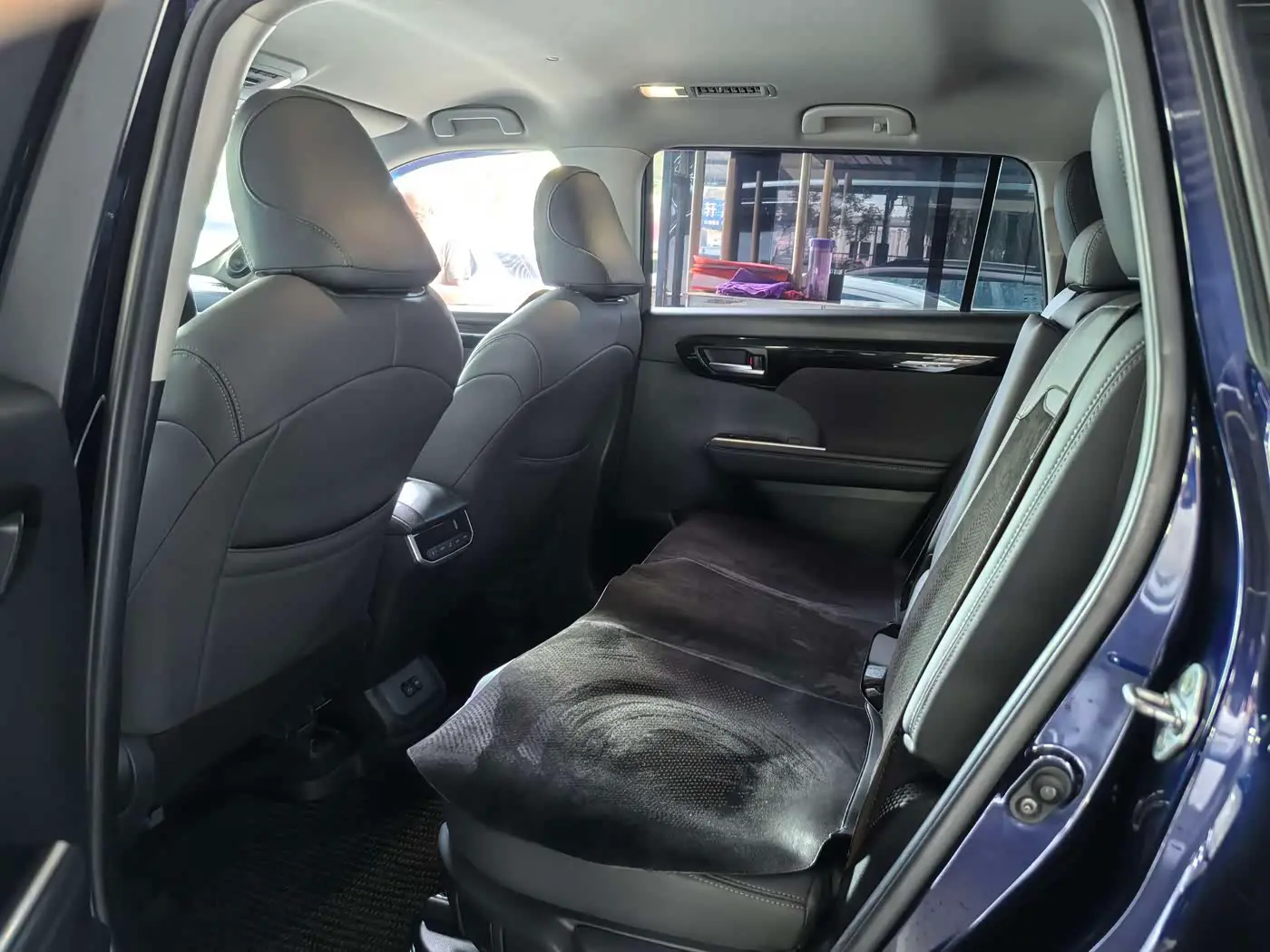 Toyota Highlander 2022 — Photo 9/10
