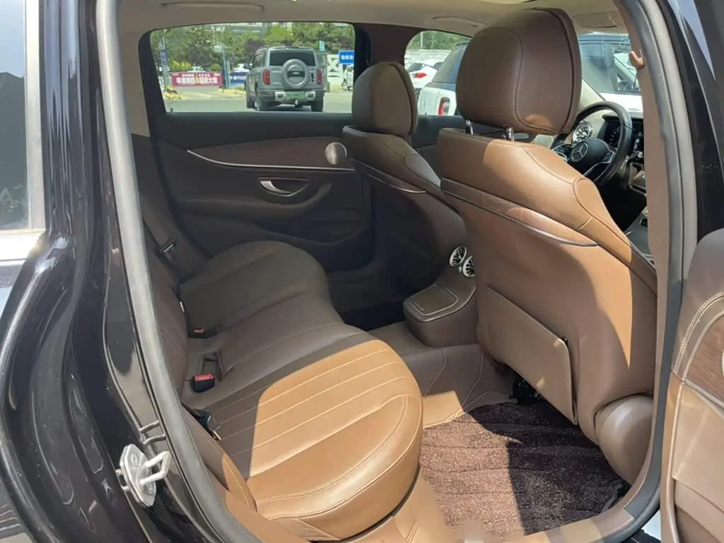 Mercedes-Benz E-Class 2021 — Photo 8/20