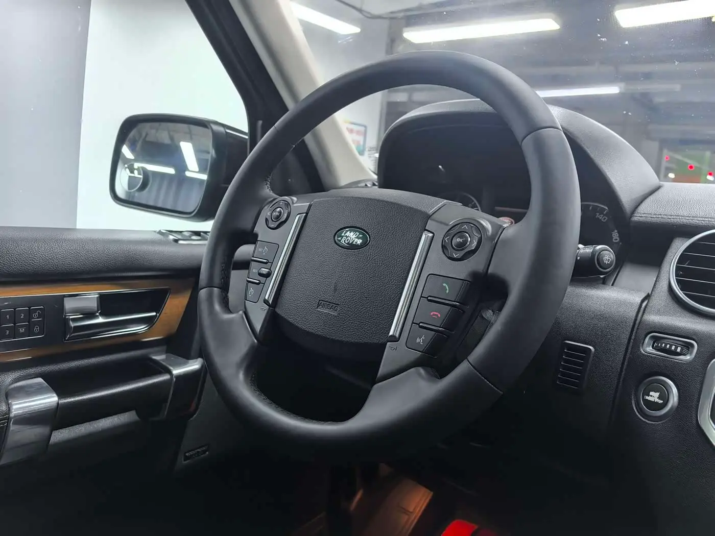Land Rover Discovery 2011 — Photo 9/17