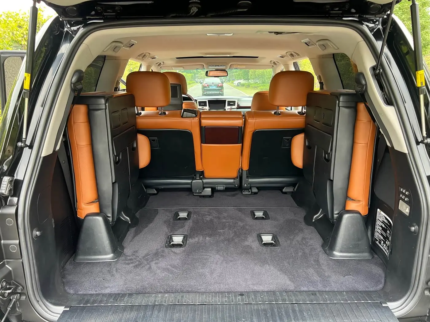 Lexus LX 2013 — Photo 12/20