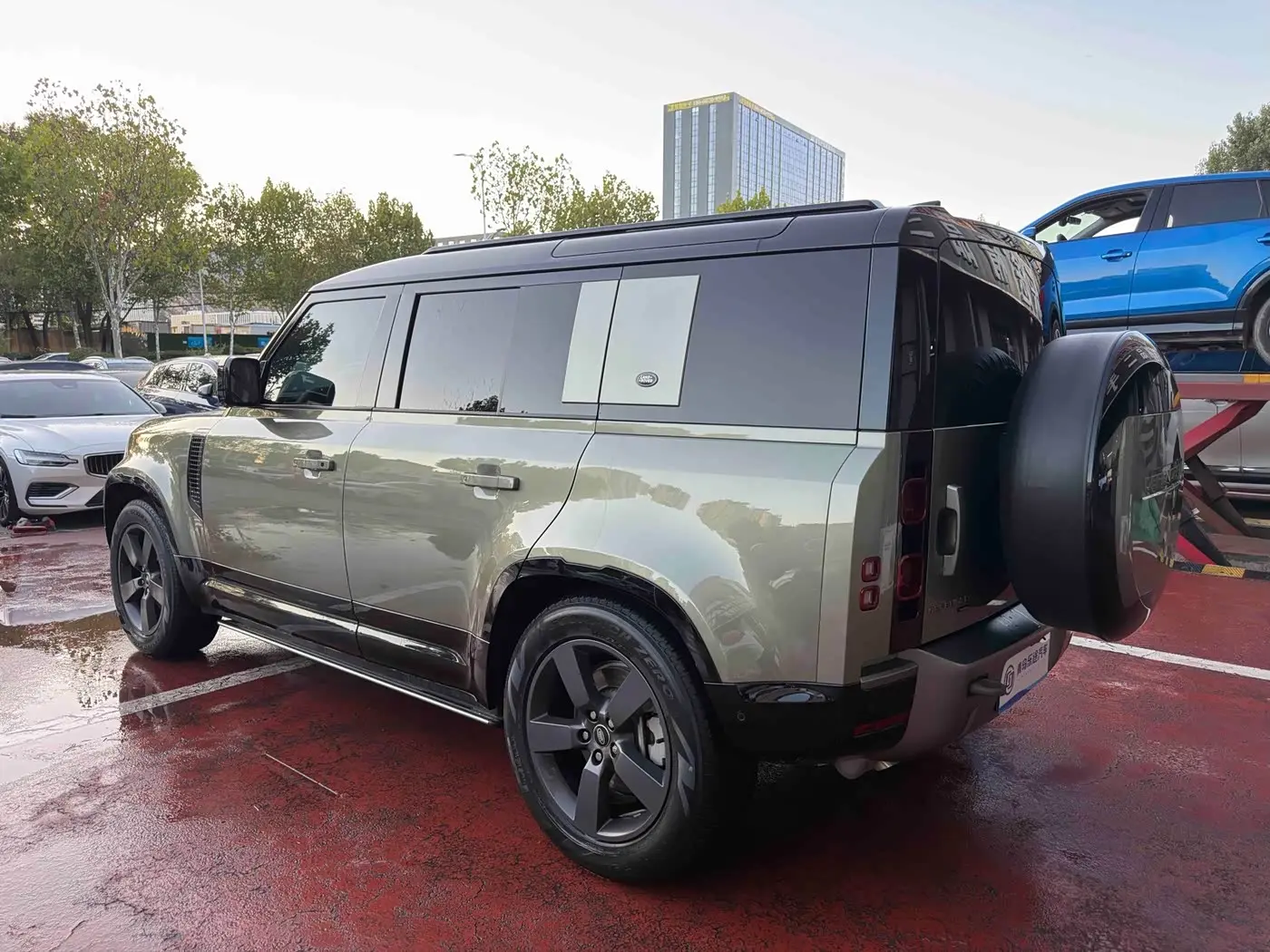 Land Rover Defender 2023 — Photo 4/16