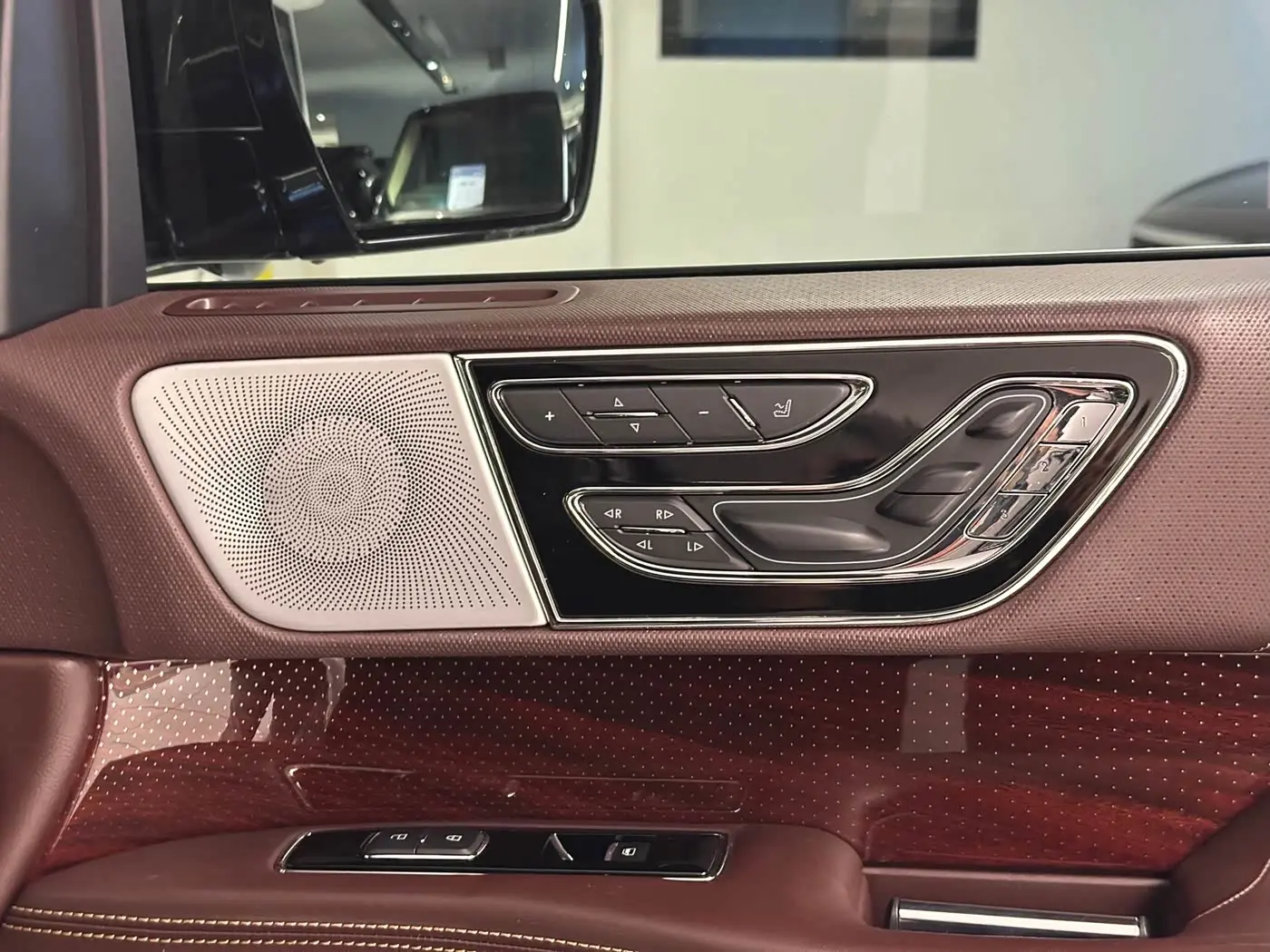 Lincoln Navigator 2021 — Şəkil 14/20