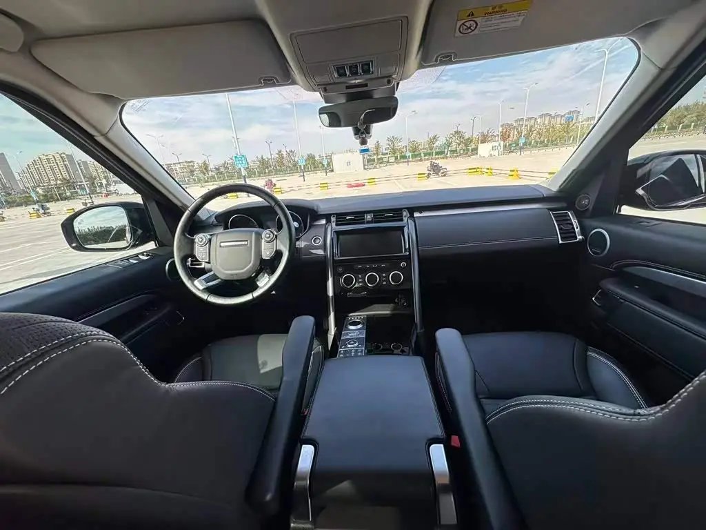 Land Rover Discovery 2017 — Photo 5/5