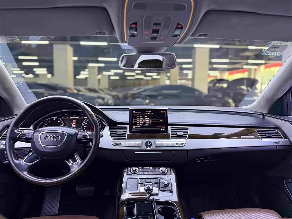 Audi A8 2014 — Фото 16/20