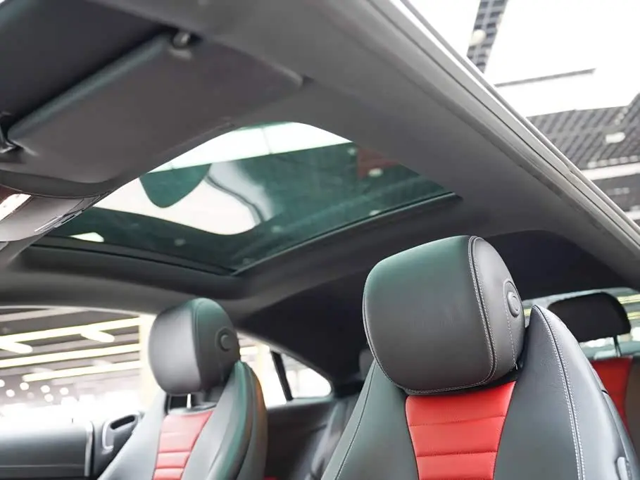 Mercedes-Benz E-Class 2023 — Photo 12/14