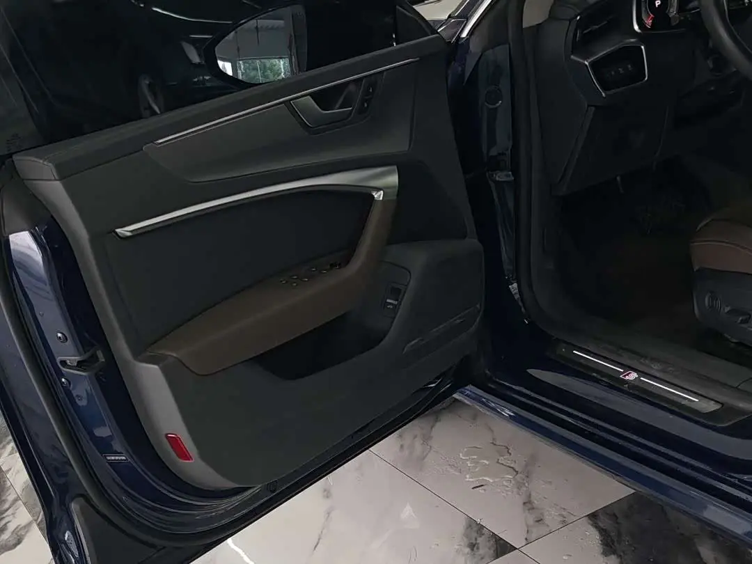 Audi A7L 2024 — Şəkil 8/14