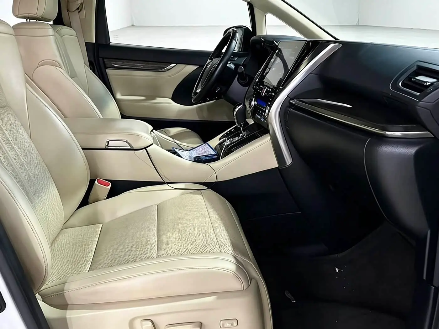 Toyota Vellfire 2020 — Şəkil 9/11