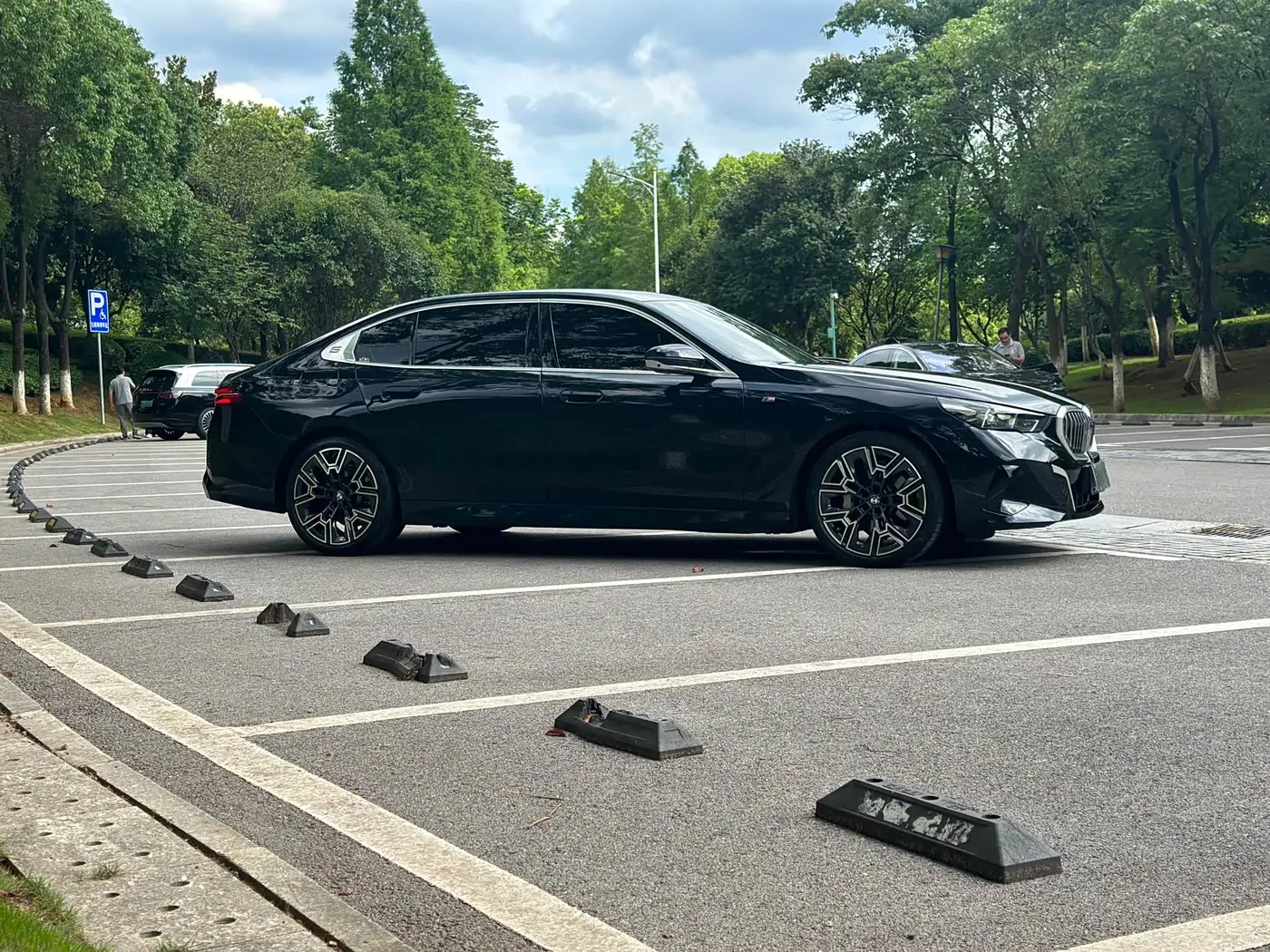 BMW 5 Series 2024 — Photo 4/11