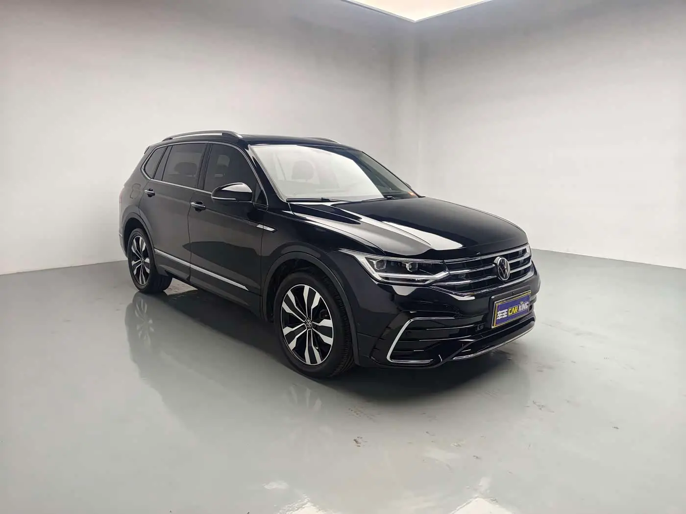 Volkswagen Tiguan L 2024 — Photo 2/13