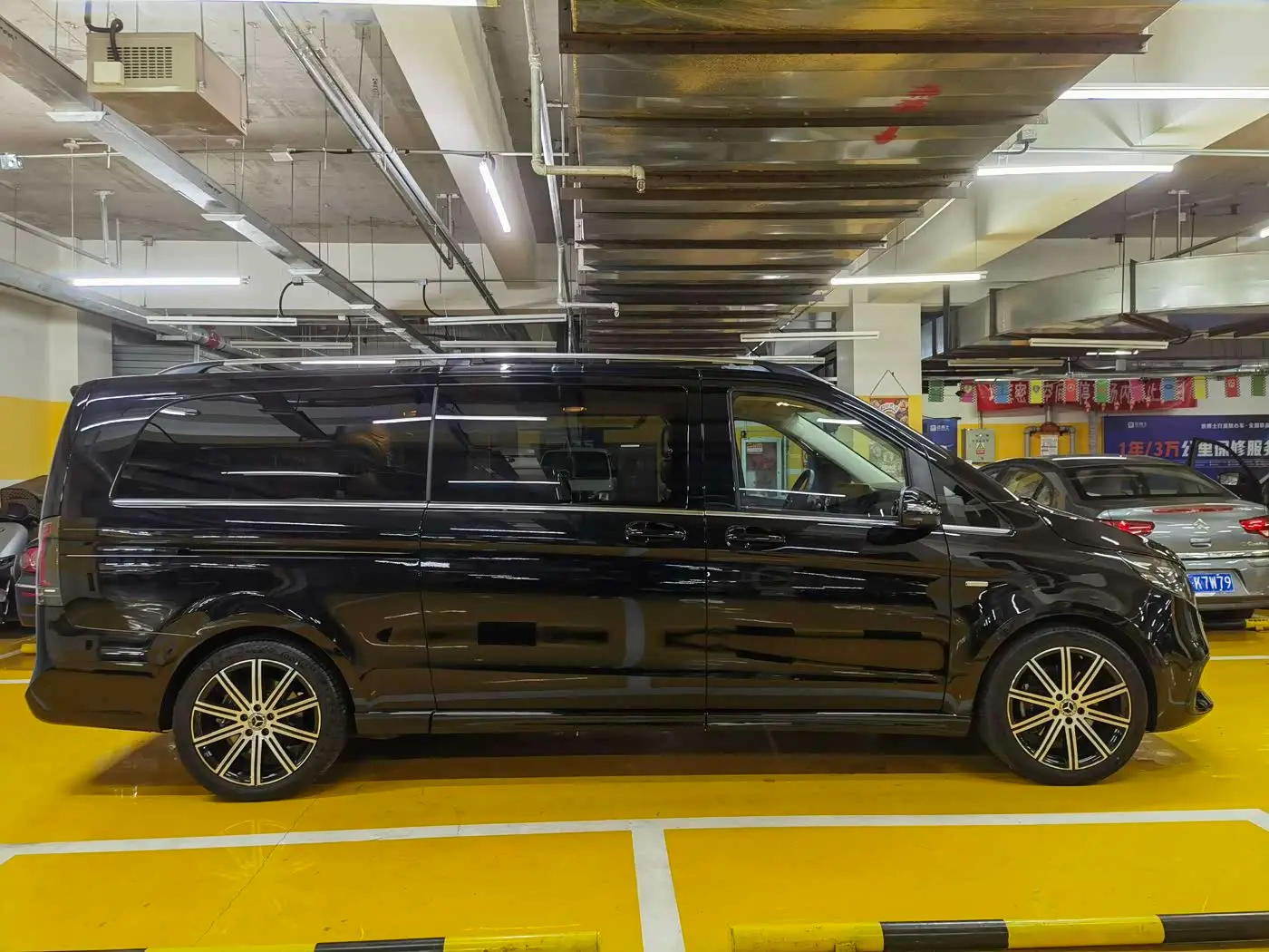 Mercedes-Benz V-Class 2025 — Photo 10/20