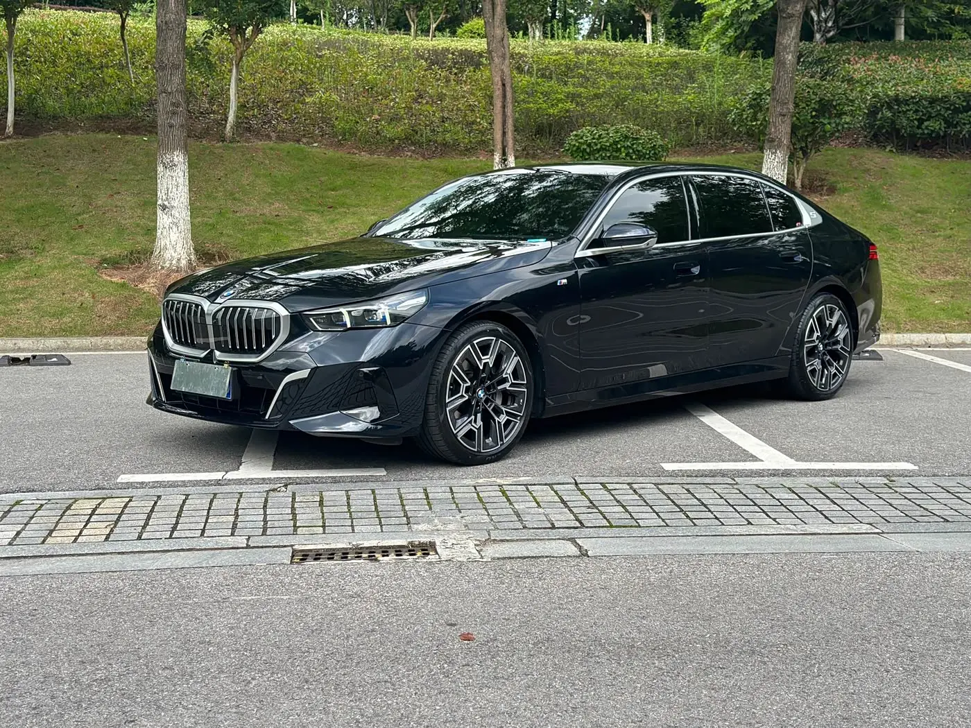 BMW 5 Series 2024 — Photo 1/11