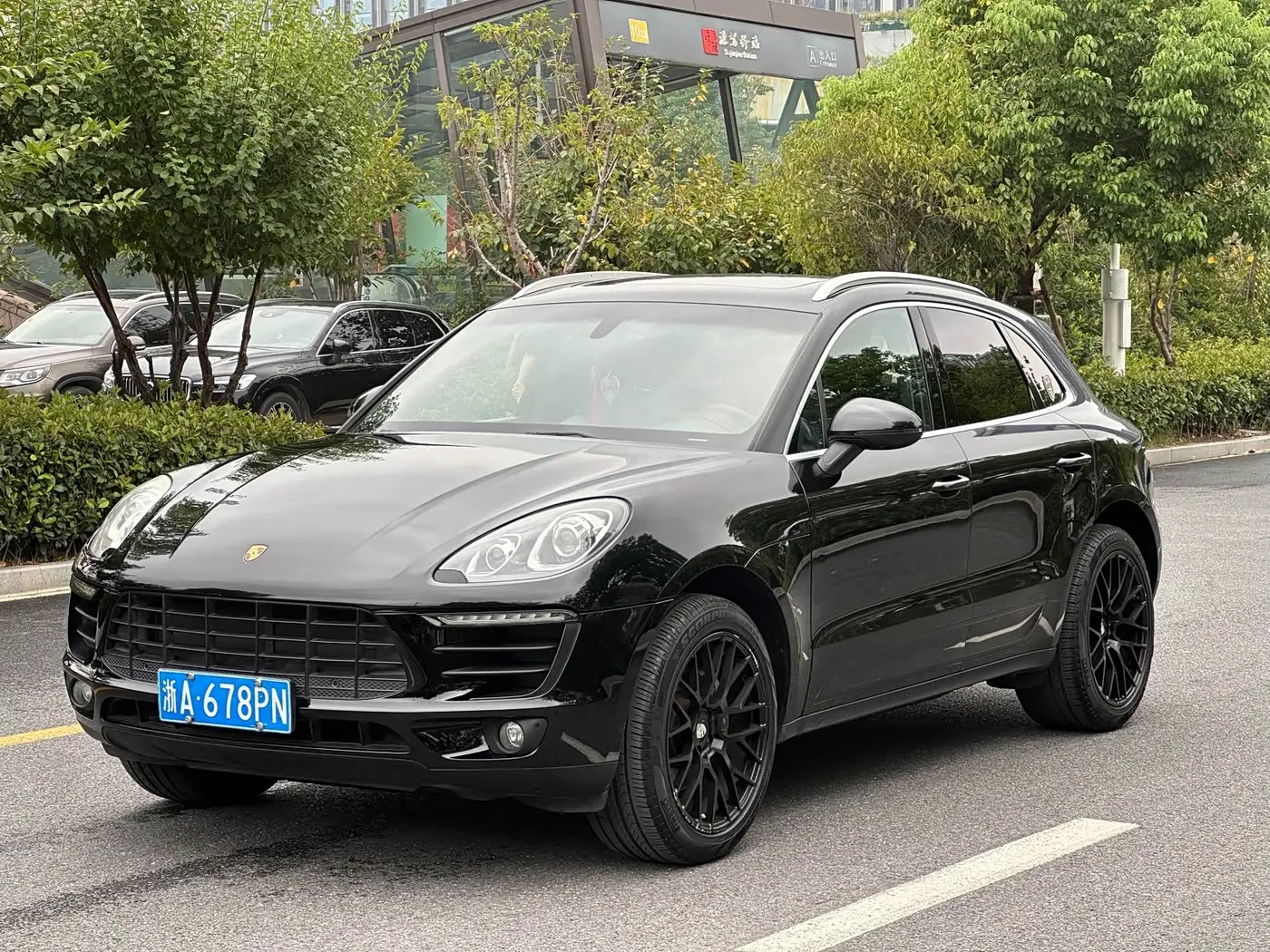Porsche Macan 2016 — Фото 1/15