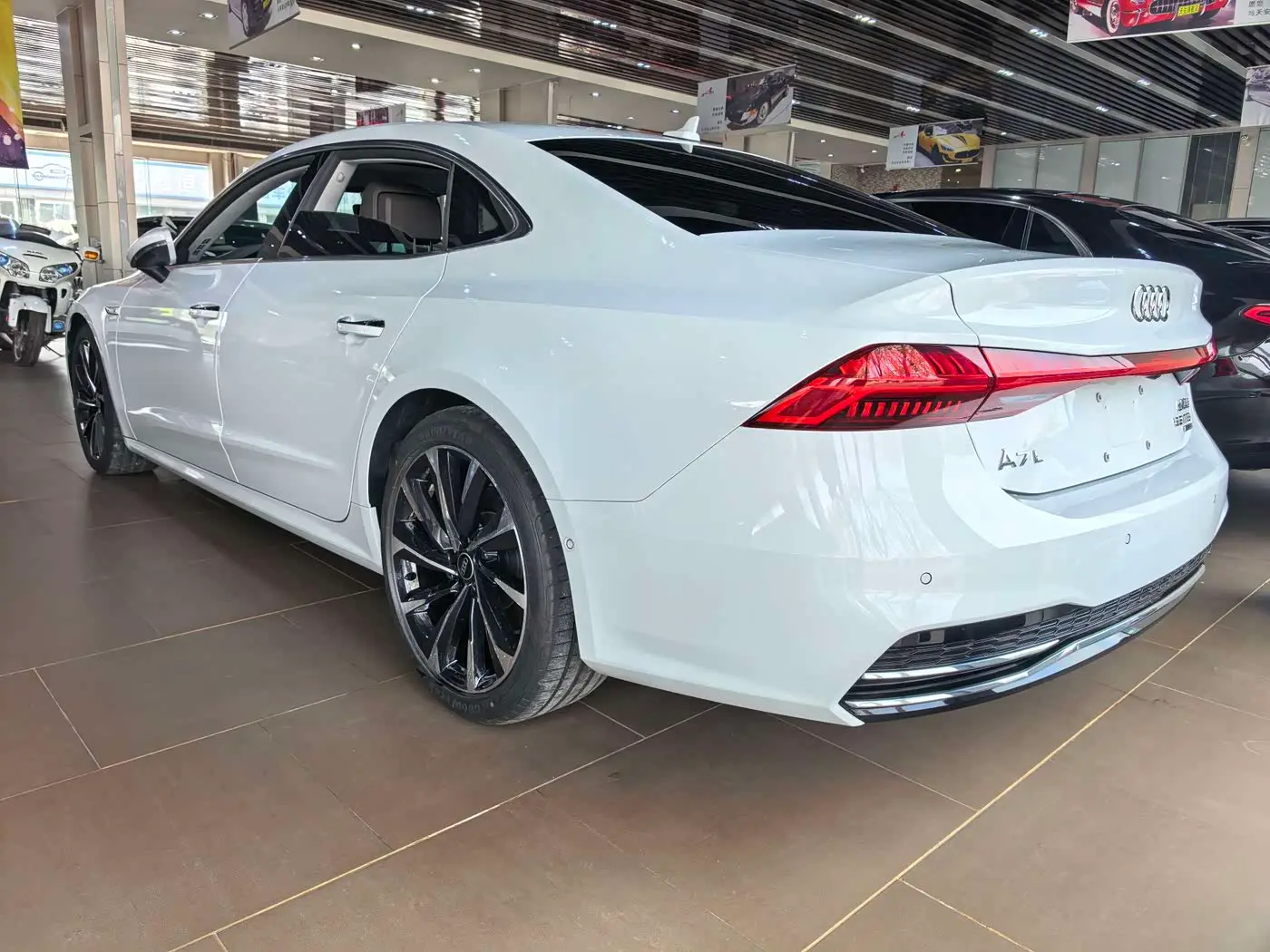 Audi A7L 2023 — Фото 2/9