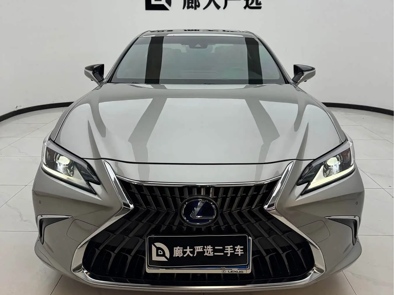 Lexus ES 2021 — Photo 2/11