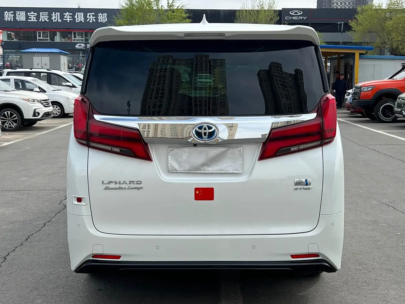 Toyota Alphard 2024 — Photo 8/10