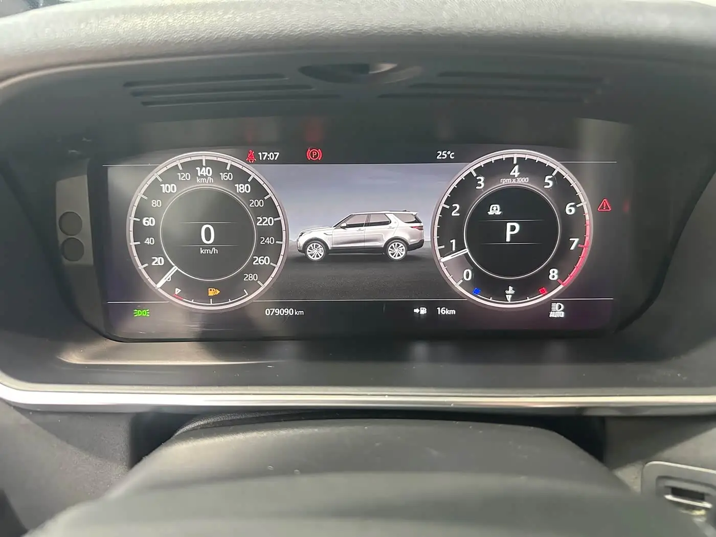 Land Rover Discovery 2018 — Photo 11/19