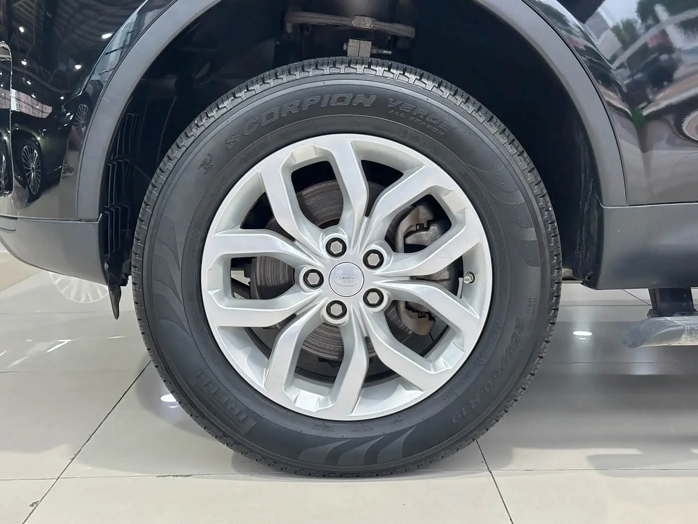 Land Rover Discovery 2018 — Photo 19/19