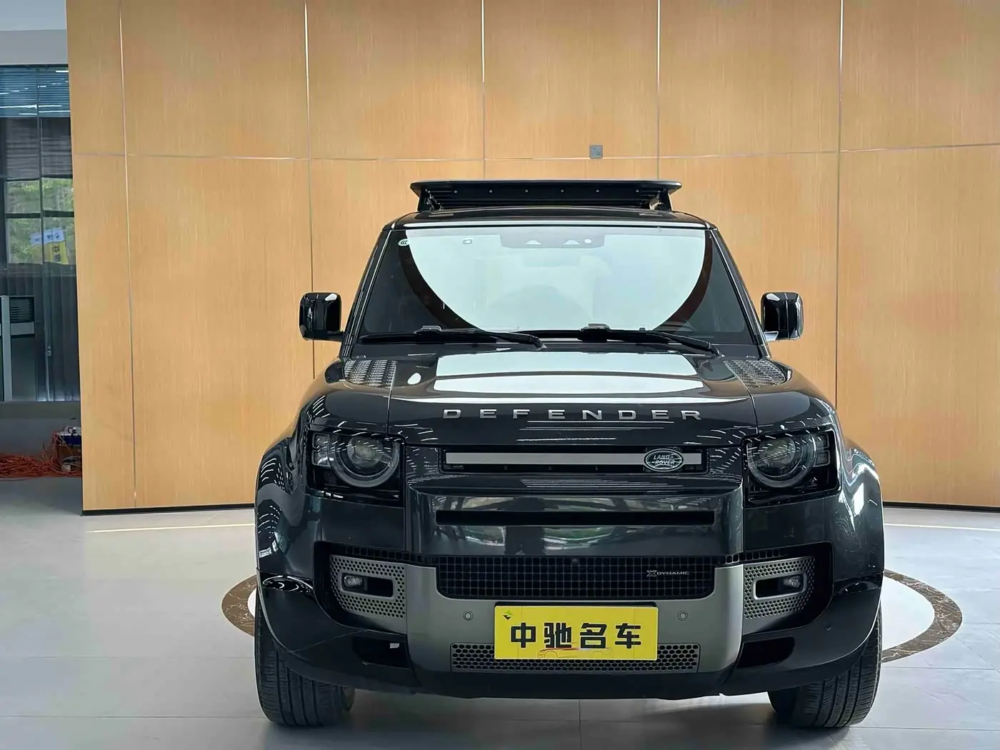 Land Rover Defender 2023 — Photo 2/12