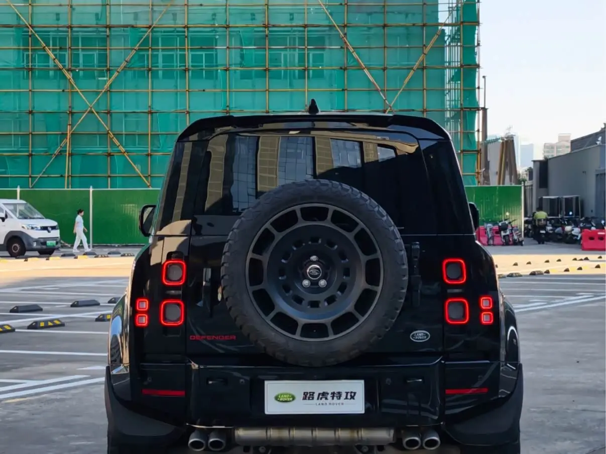 Land Rover Defender 2025 — Фото 11/12