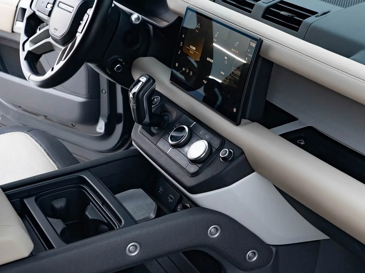 Land Rover Defender 2022 — Фото 19/20