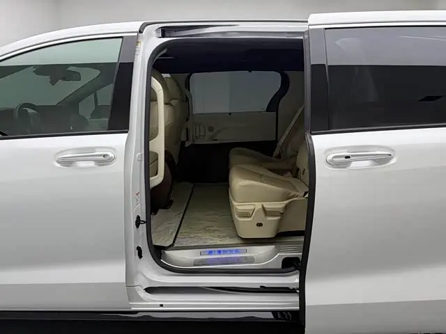 Toyota Sienna 2022 — Photo 14/19