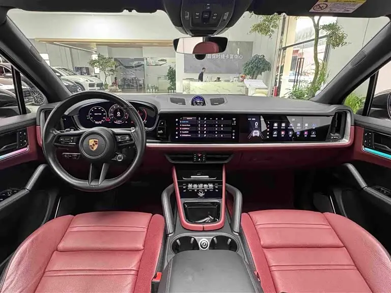 Porsche Cayenne 2023 — Photo 7/15