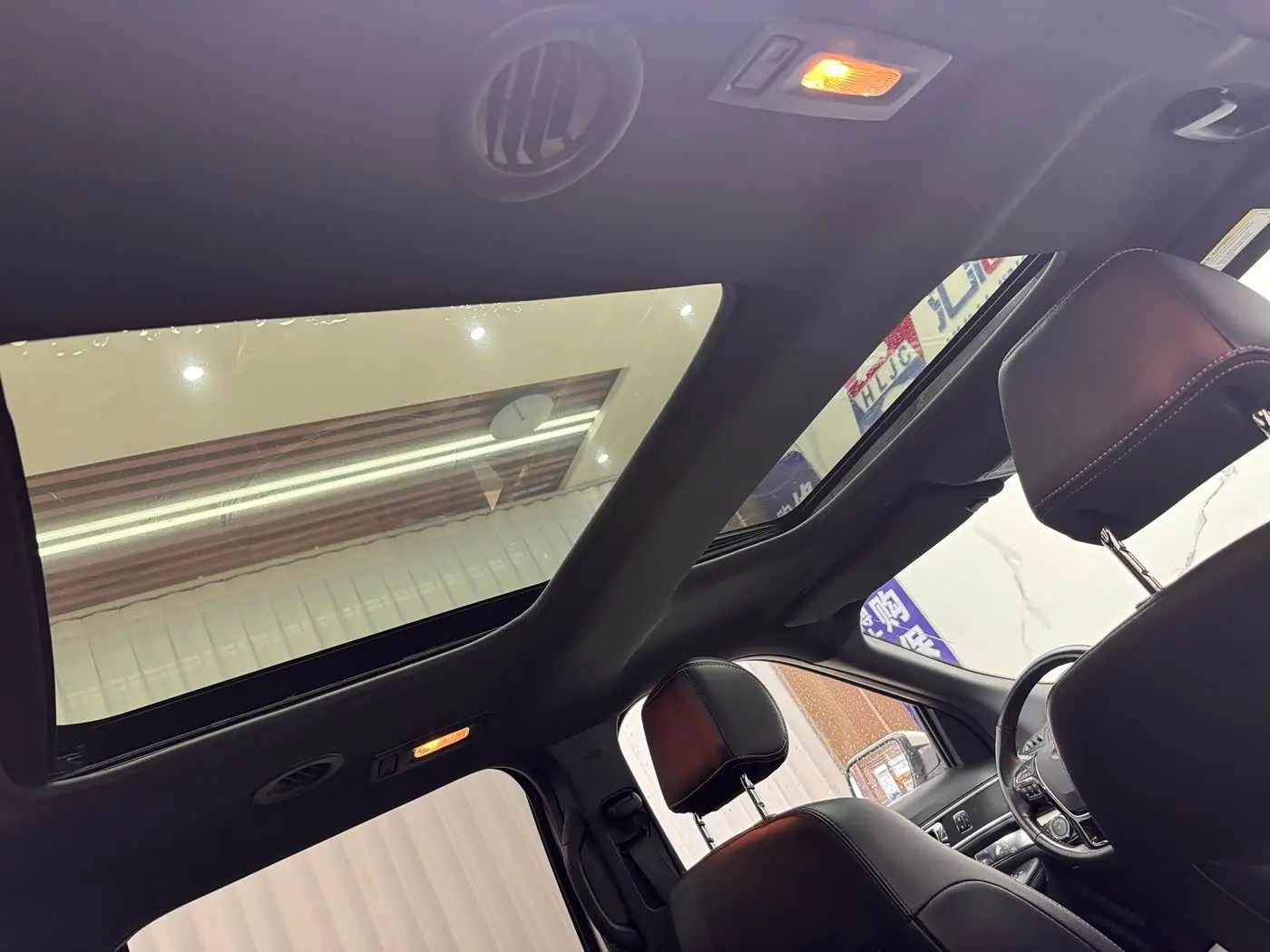 Ford Explorer 2018 — Photo 18/20