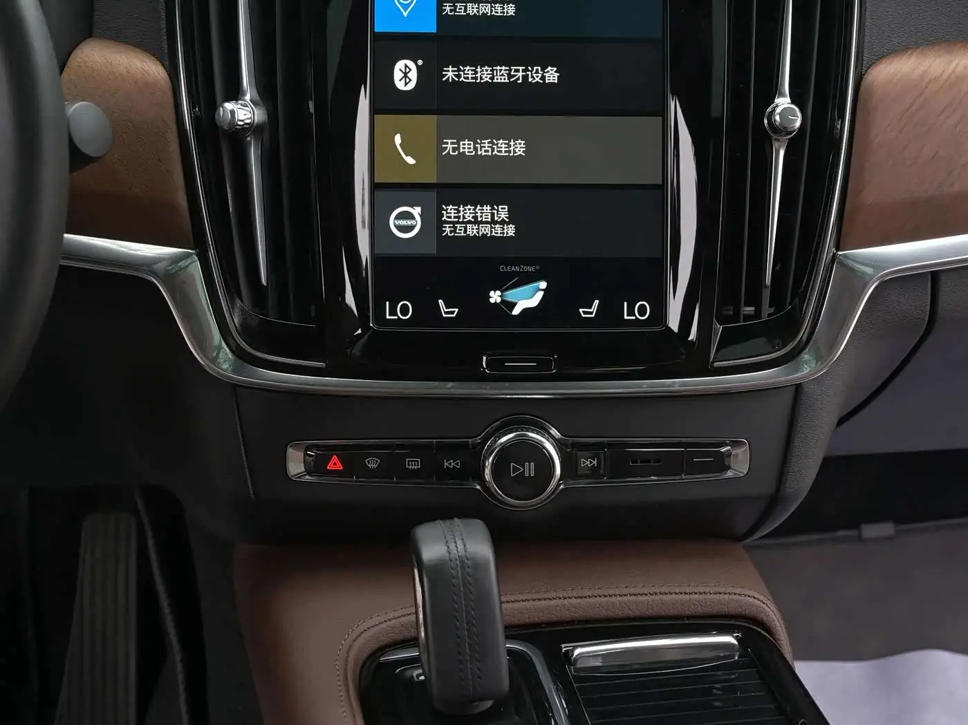 Volvo S90 Plug-in Hybrid 2021 — Photo 11/18