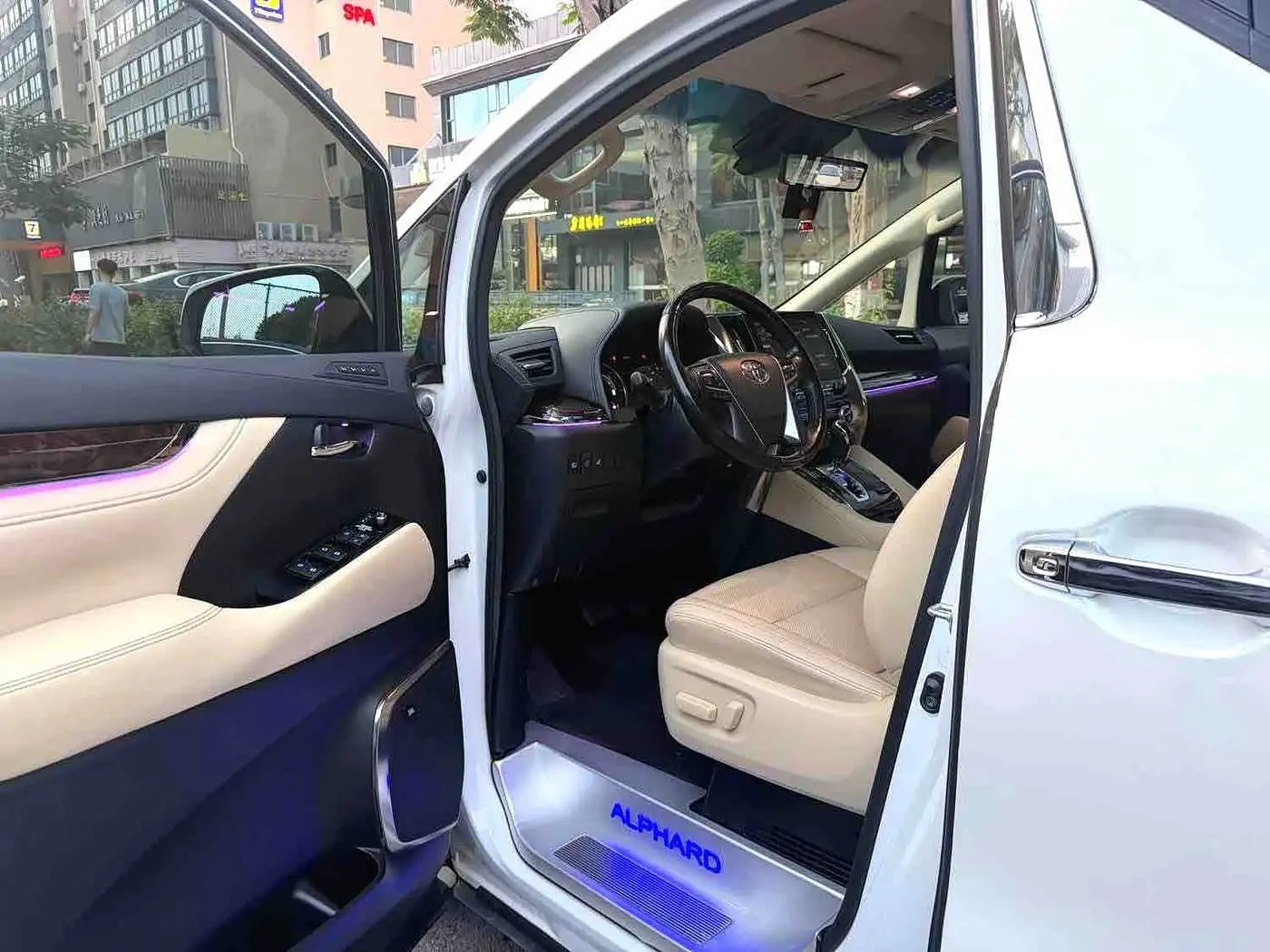 Toyota Alphard 2021 — ფოტო 7/16