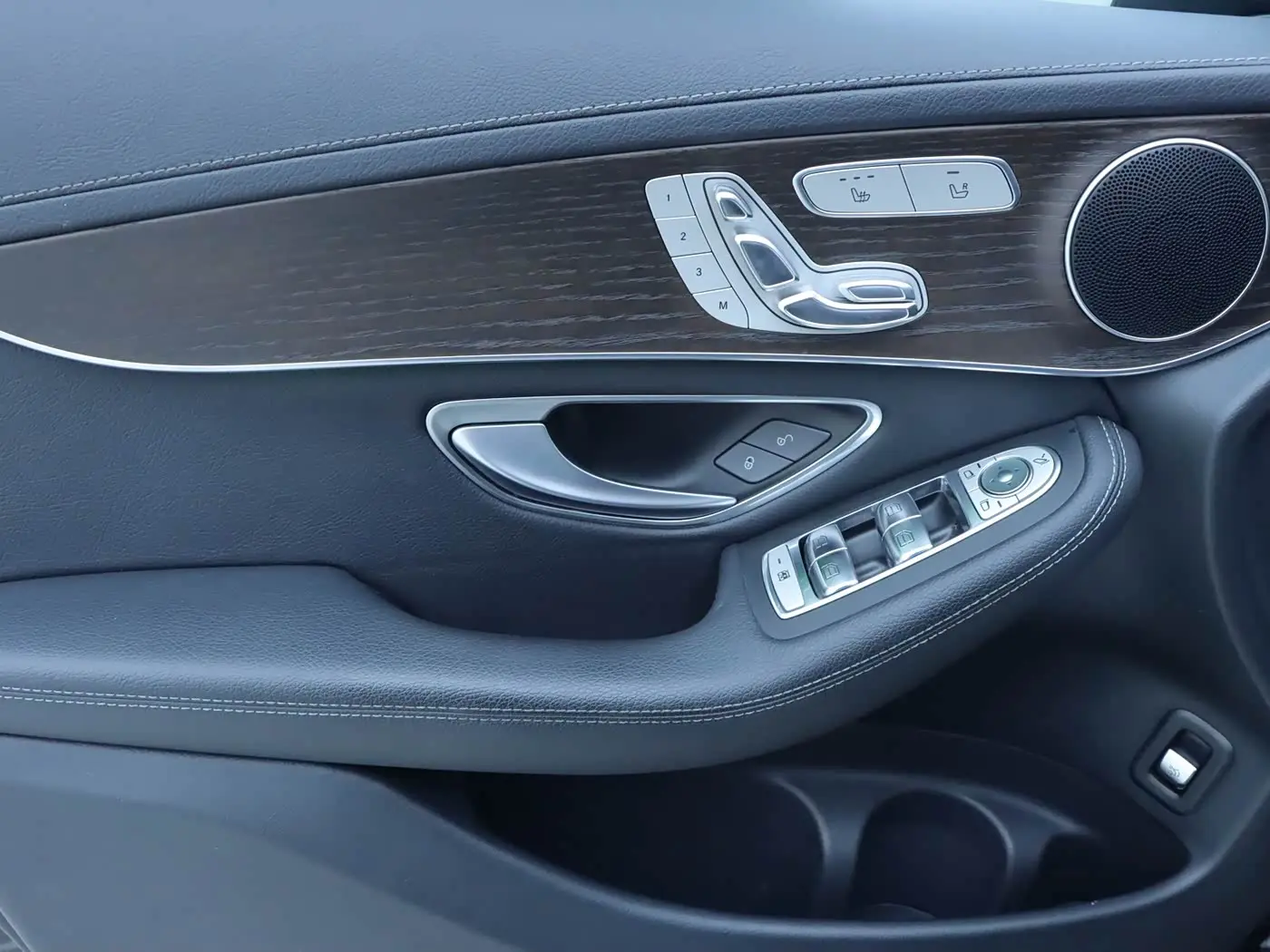 Mercedes-Benz GLC 2021 — Photo 11/20