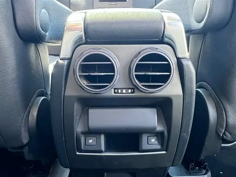 Land Rover Discovery 2016 — Şəkil 12/20