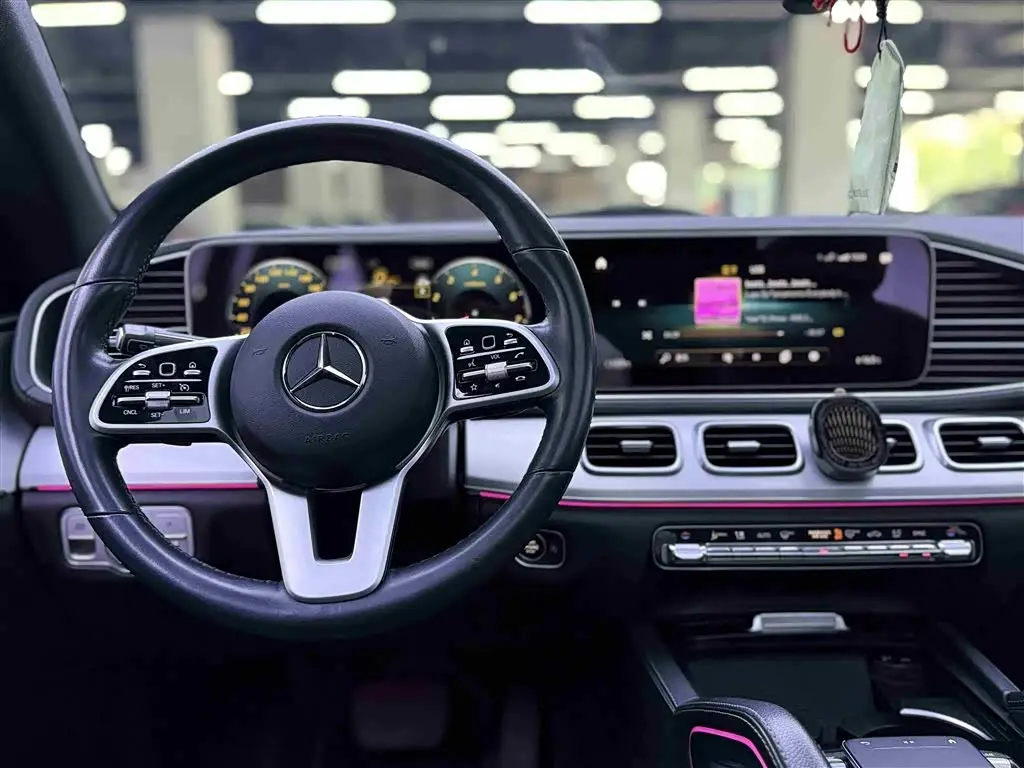 Mercedes-Benz GLE 2021 — Photo 12/20