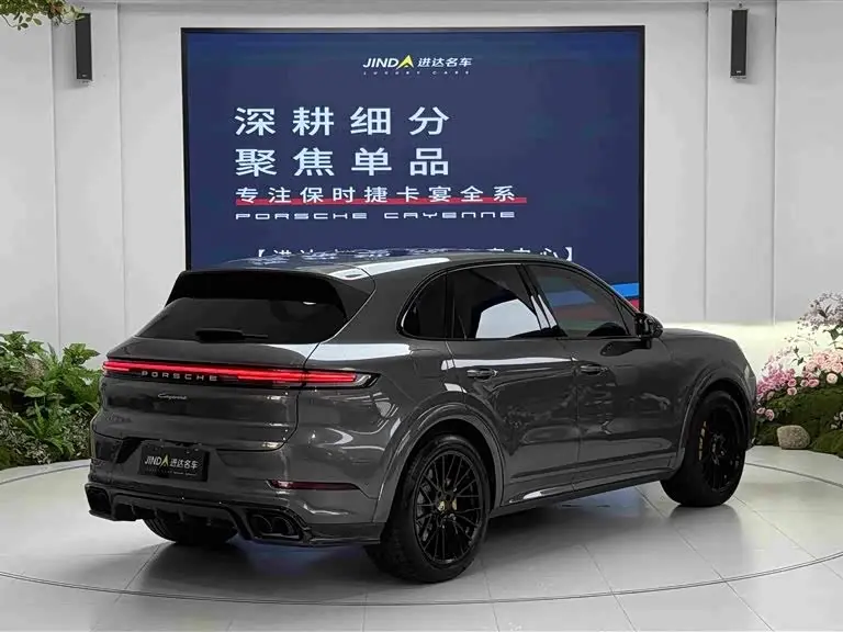Porsche Cayenne 2023 — Photo 12/15