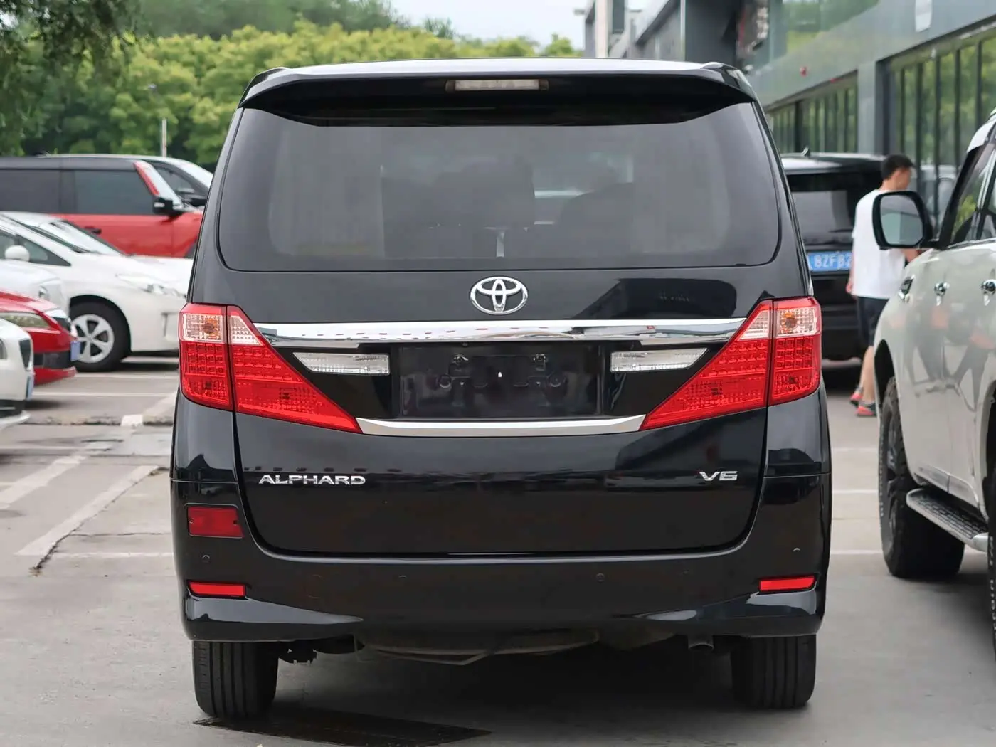 Toyota Alphard 2013 — Photo 4/12