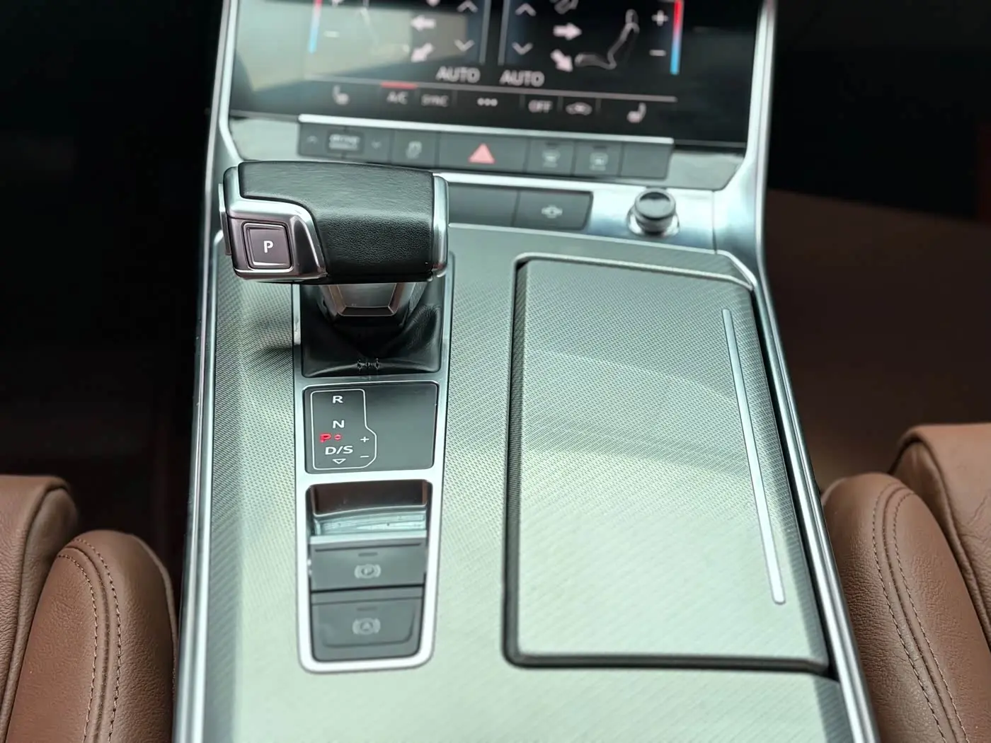 Audi A6L 2020 — Şəkil 12/14